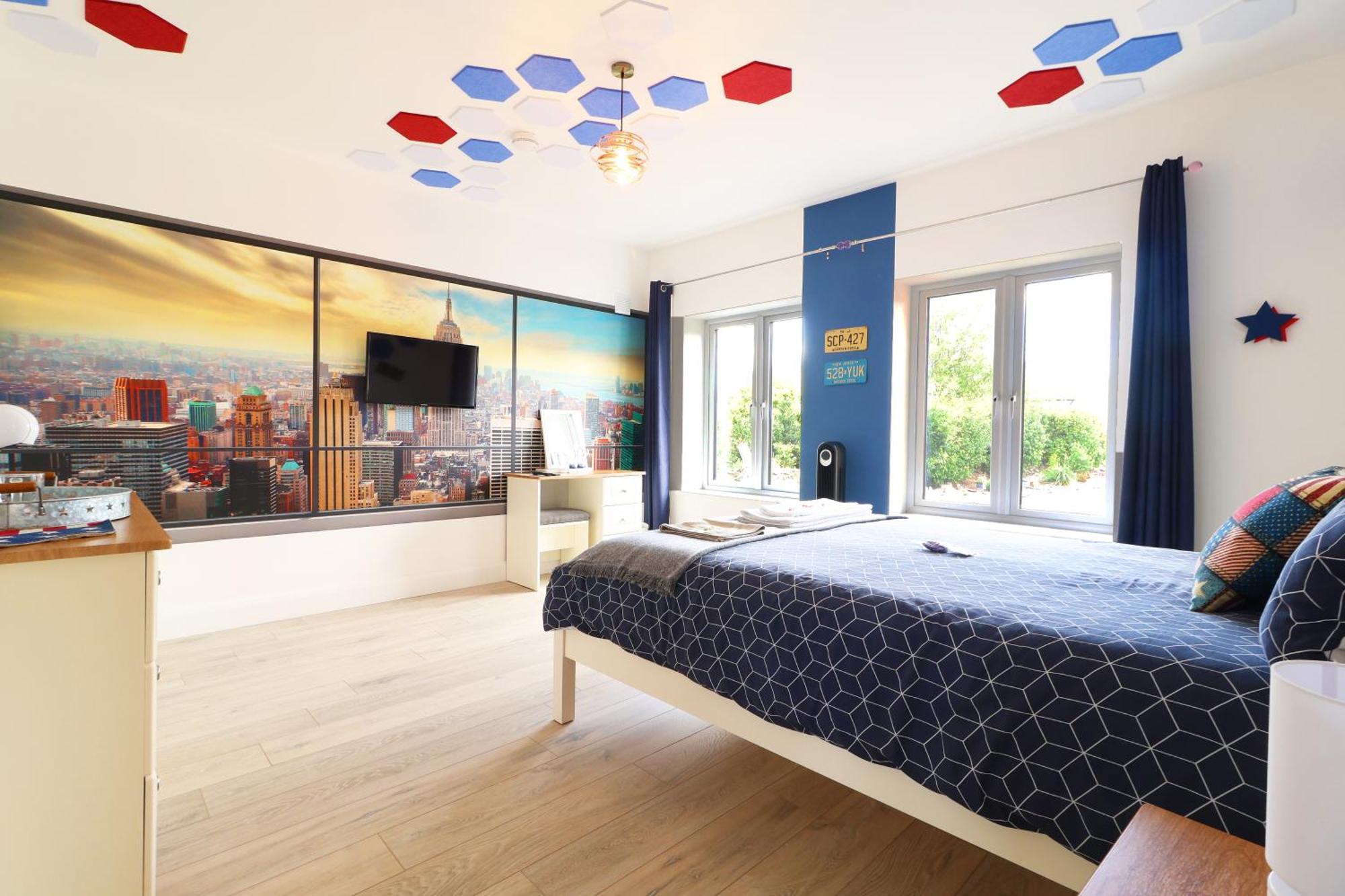 Mon Petit - And House In Couette-café 5*